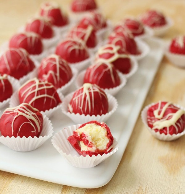 Before You Eat Anything Else, Try These Cheesecake Truffles