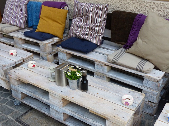 Unique and Inexpensive Pallet Furniture Ideas