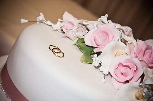 Wedding on a Budget Series: Cakes Don’t Have to Cost a Fortune